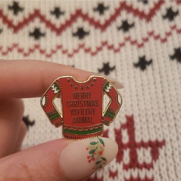 🎄Merry Christmas you filthy animal enamel pin - Picture 7 of 12